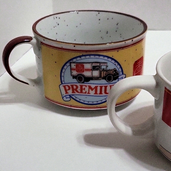 3 vintage Campbell's Soup Mugs - Picture 2 of 7